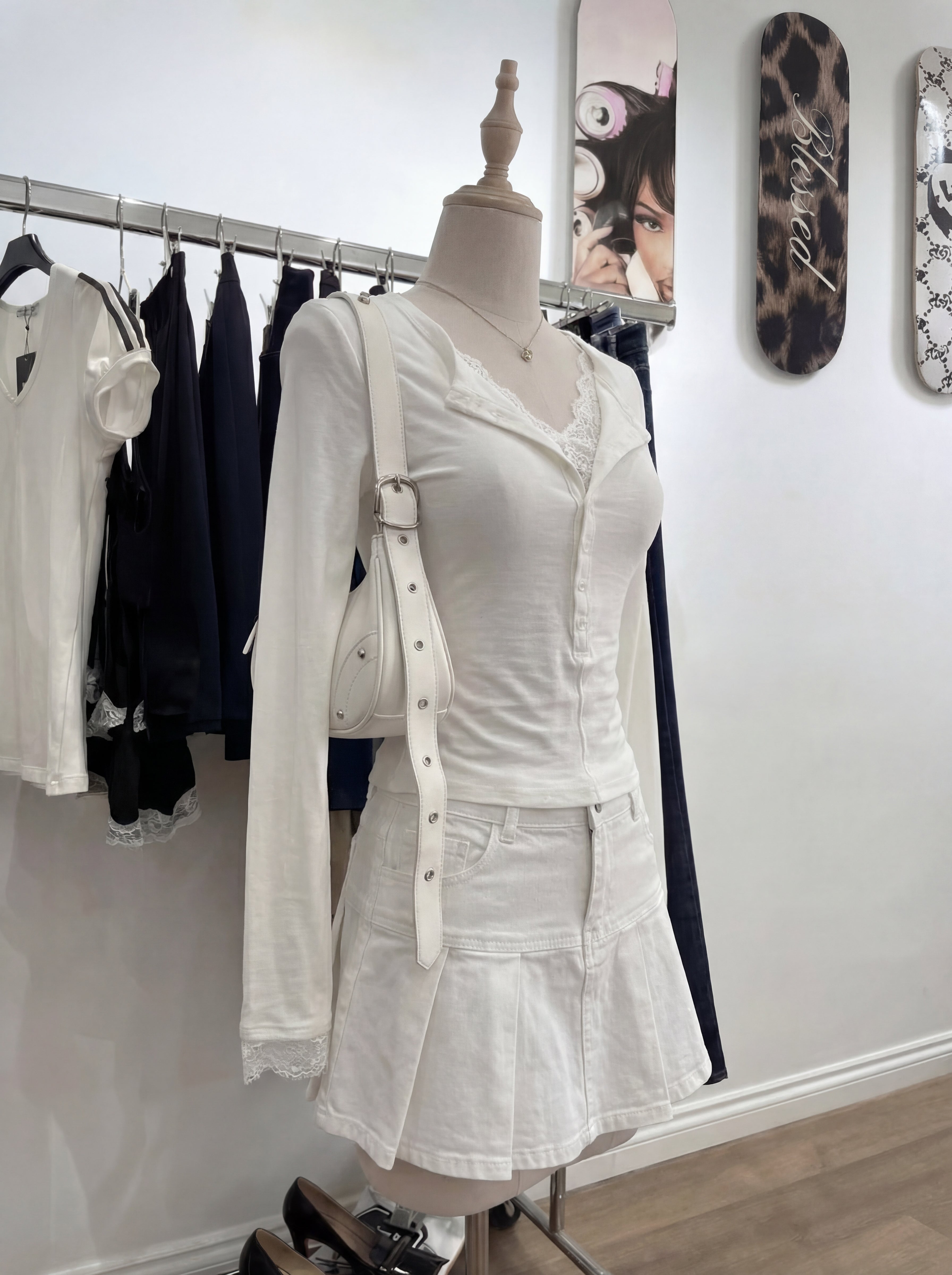 WHITE LACE TRIM LONG SLEEVE TOP