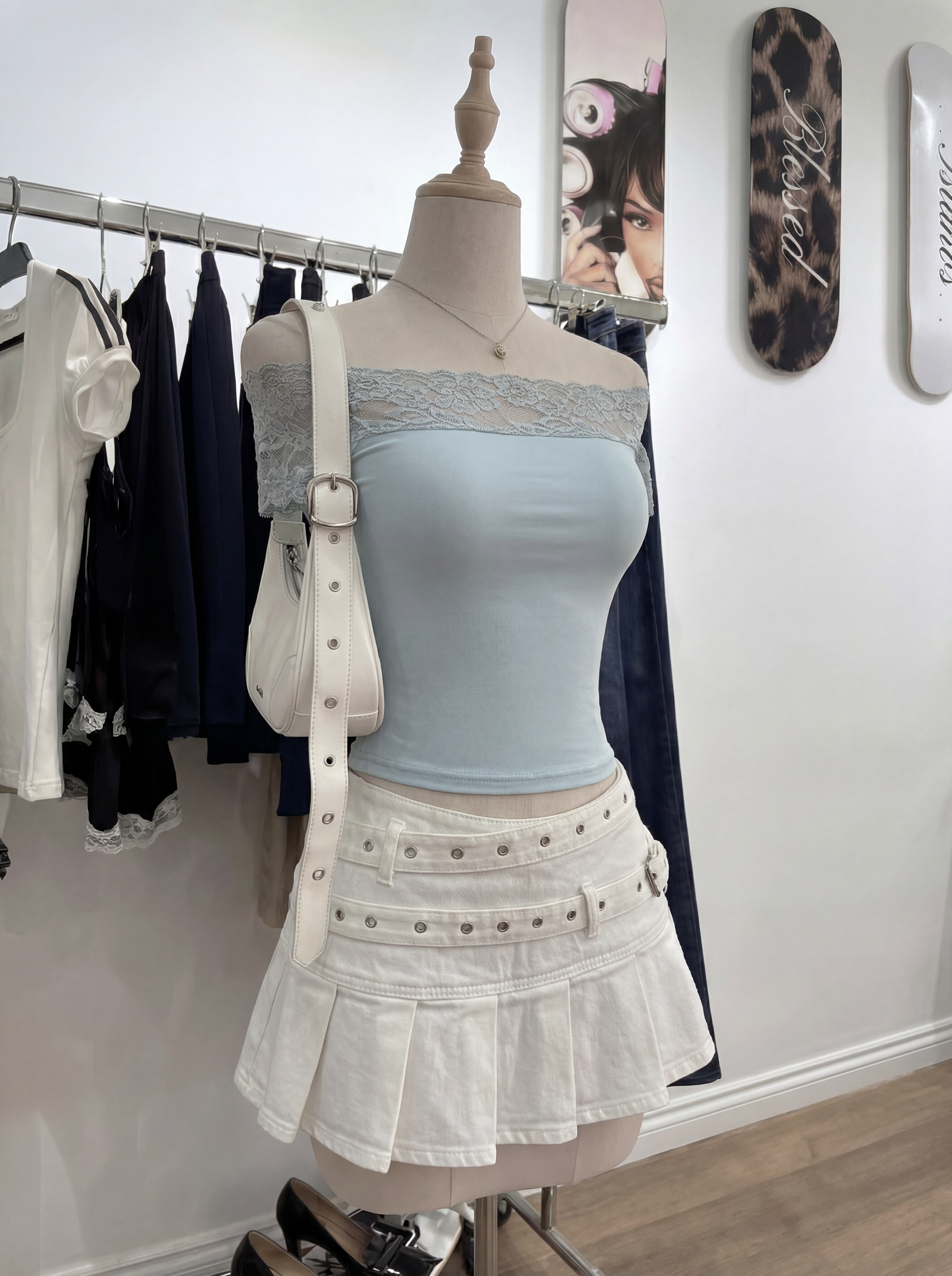 SLEEVELESS LACE DETAIL TOP